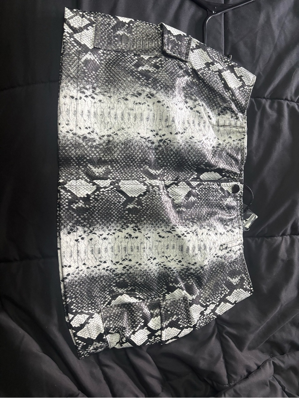 Fashion Nova Black & White Snake-Print Skort
